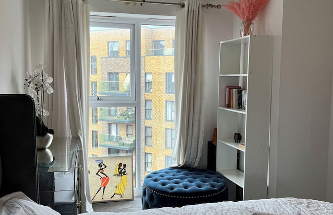 Stunning 1-bed Apartment in Dartford - Photo 3