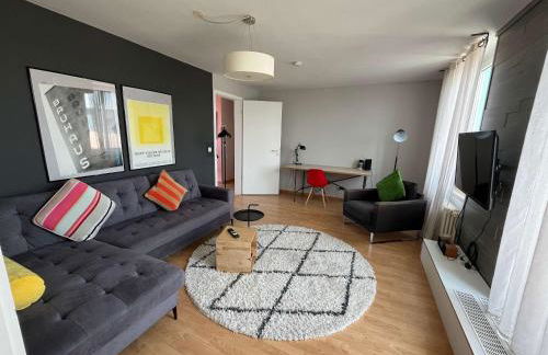 COOLEST Apartment in Berlin, easy Check-in, near BER Airport - Quiet&Cozy Penthouse - Foto 8