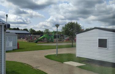 3 bed Sleeps 8 Wifi and Linen inc - Photo 3