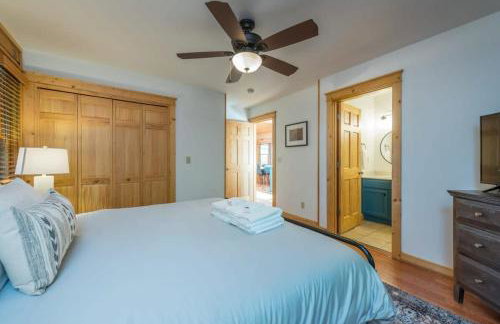 2 Cabins ~ Sleeps 22 ~ 100 Feet Apart ~ Ski in out - Foto 33