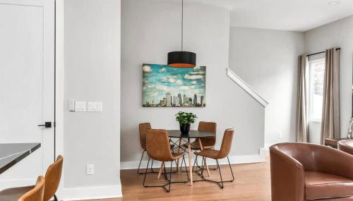 Private Hot Tub - Spacious Home - Hosts 12 Guests - Foto 3