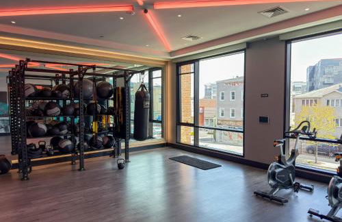 Luxury Stay Near NYC | Full Access to Amenities - Photo 5