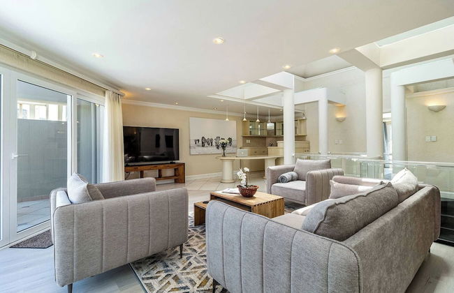 Beachfront Villa, Beach Club, Houtbay - Photo 13