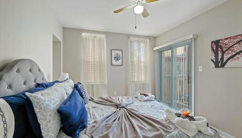 Cozy 1BR w Deck Near Rittenhouse - Foto 1