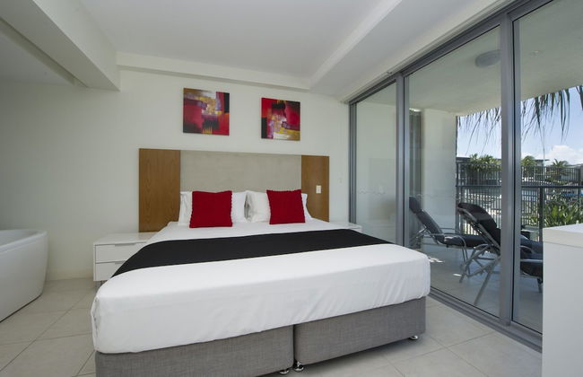 Blue on Blue Apartment 914 - Photo 4