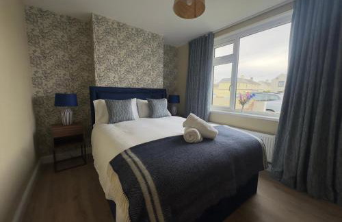 House Sleeps 8-Garden-Parking Near Barry Island - Foto 3