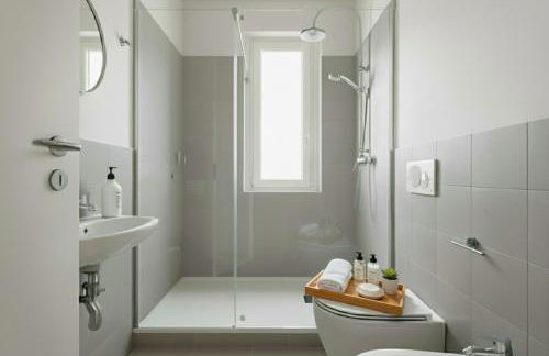 Stylish Persian Blue Room with Private Bath and WiFi - Photo 2