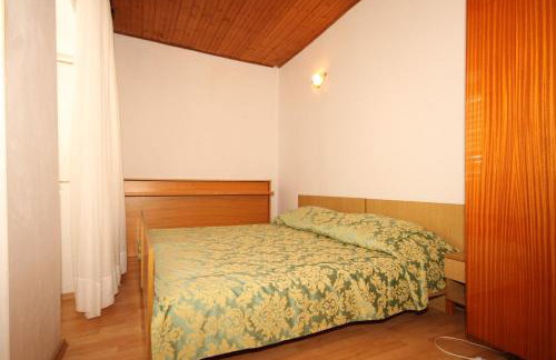 Apartments with a parking space Ugljan - 8416 - Foto 19