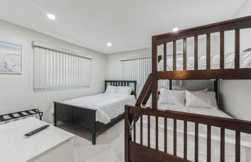 Riverside Retreat: Deck Bar, FirePit, Boat Parking - Foto 7