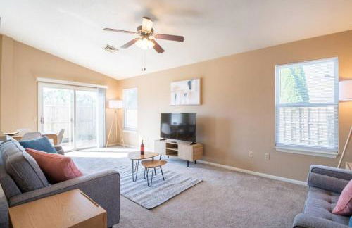 GRAUHAUS Tasteful 3BD with KING bed in Pekin - Foto 3