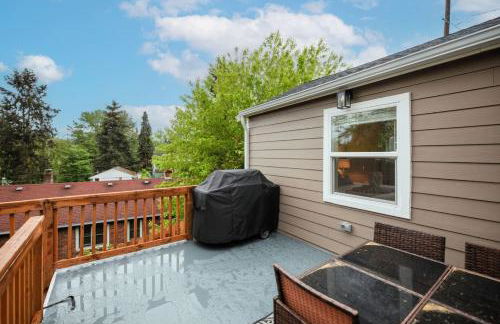 Chic 3BR 2BA Duplex w Serene View BBQ near airport - Foto 29