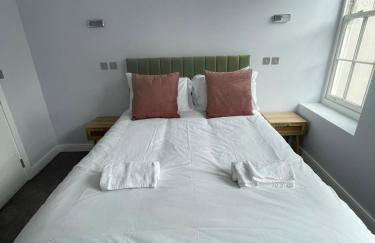 Square Flat - Modern - En-Suites - 6 Guests - Foto 13