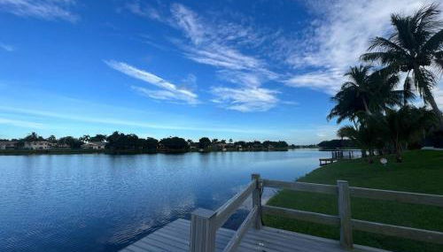 Stunning House with Beautiful Lake View - Photo 3