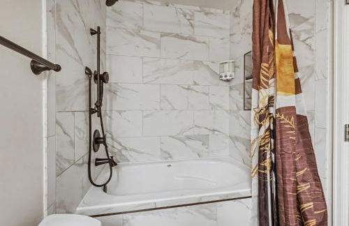 The Elevated Gallery - Historic Loft - Heart of Downtown - 98WalkScore - Foto 10