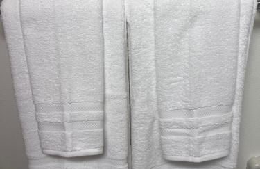 Mt Rainier!Best place to stay with family and friends! Sleeps10!4B 2B Home! Hottub!PondView!Paradise! - Foto 18