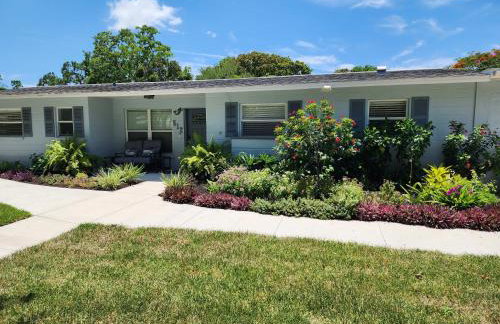 Coastal Vibes! Tropical heated pool home short drive to the beach - Foto 45