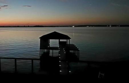 Lakefront Cottage with Hot Tub & Sunset Views - Foto 9