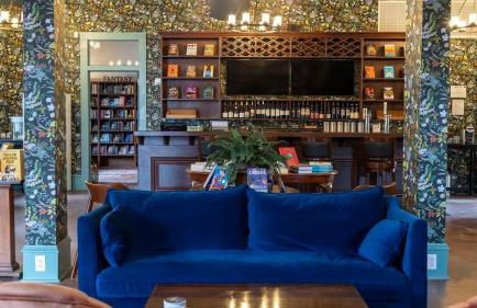 East Austin Bungalow w BBQ Firepit Fun Yard - Foto 23