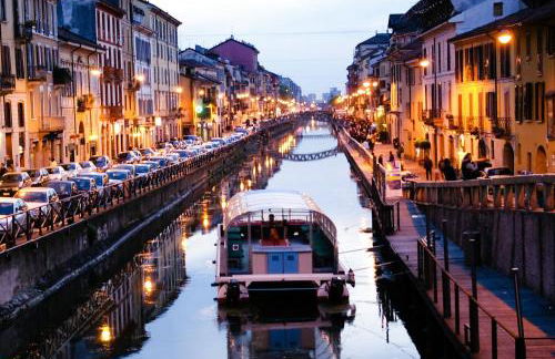 HOME SUITE HOME with FREE PARKING GARAGE - CON PARCHEGGIO INCLUSO nuovo con 2 camere da letto e due bagni - new apartament with 2 bdrooms 2 bathrooms- jellow SUBWAY METRO gialla Porta Romana 3 stops to Duomo - Foto 2