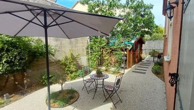 Les Myosotis Cavaillon/Petit Luberon - Photo 2, Garden, Garden view