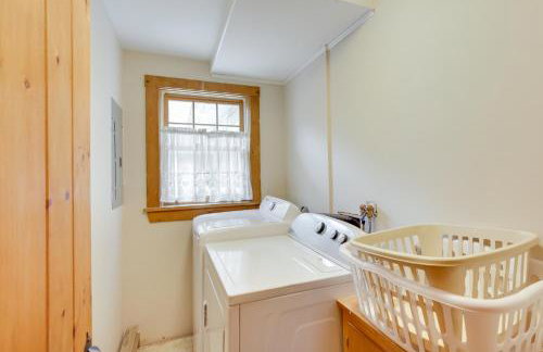 Kennebunkport Getaway with Grill Walk to Beach! - Foto 23