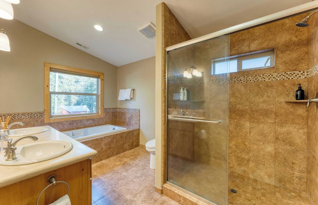 Washoe Chalet by Avantstay Game Room, Hot Tub, Putting Green & Fire Pit - Foto 24