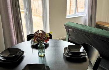 Spacious 3-Bed House - Contractors & Families - Free Parking - Fast Wifi - Foto 14