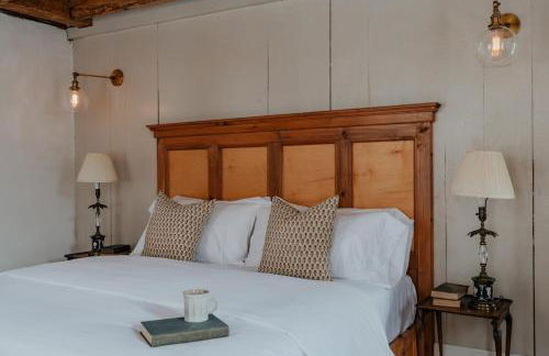 Book Village Inn - Hemingway Room King Bed - Foto 1