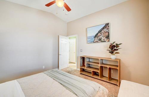 Luxury 6 BR Home Large Pool & Spa with Grassy Yard - Photo 43