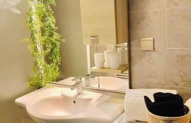 Savana Lodge, Wi-Fi, Parking Privé et Calme, Sortie 12 ChanaS - Foto 5