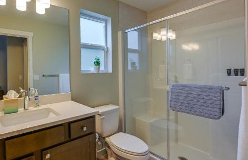 Easy Commuting! Modern SeaTac Unit with Fireplace - Foto 20