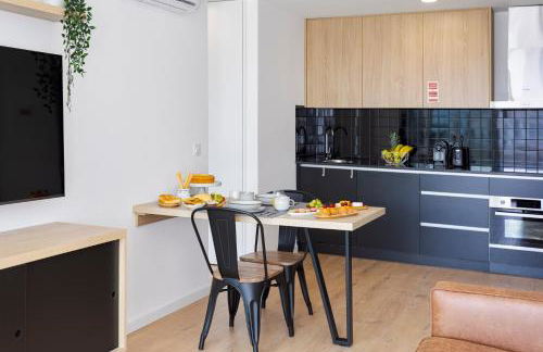 HostWise - Bright Flat with Balcony and Garage - Foto 31