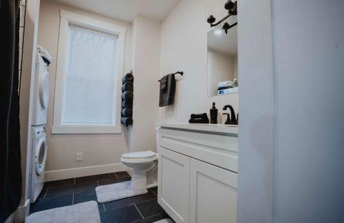 Soulard 4 Bedroom Retreat Near Downtown with Patio and Parking - Foto 44