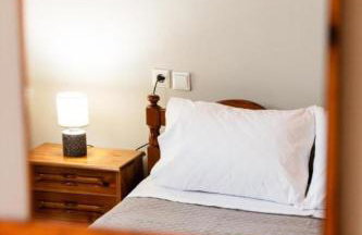 Red Roses-Traditional House - Photo 39