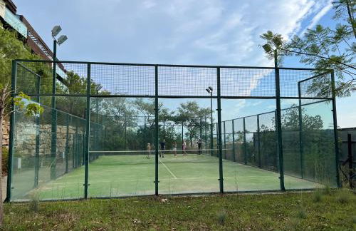 Amazing Two Bedroom Apartment in Los Flamingos, Marbella - Photo 7