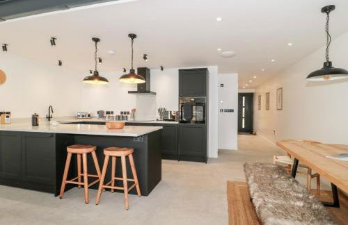 Linden Barn - Photo 13