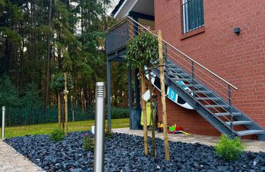 Modernes Ferienhaus am See mit Garten - Photo 39