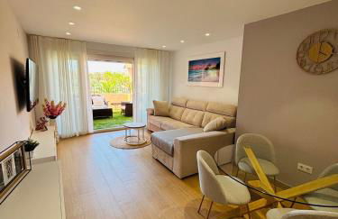 Luxury Renovated Apartment Stunning Views Pool and Golf resort 5star - Foto 2