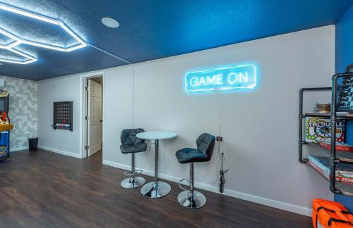 6 Br Cabin Hot Tub Fire Pit Min to Hatley Pointe - Foto 45