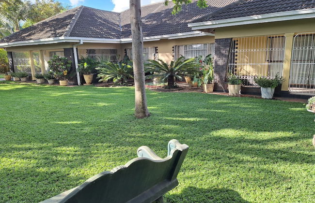 Charming 6-bed House With Swimming Pool in Harare - Foto 32