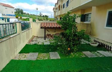 Alojamento - Apartamento ou quarto - Estacionamento à porta - Foto 23