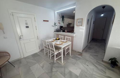 Laguna Beach Haven, WIFI, swimming pools, beach a few steps away, shops - Photo 3