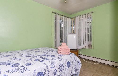 Charming Waterfront Cabin Cabin - Photo 22