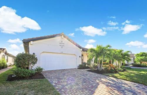 Modern waterfront home in Artesia with pool/gym - Photo 31