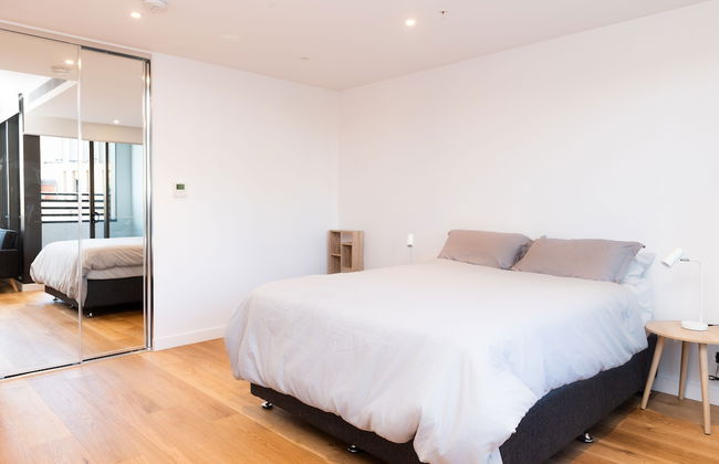 Modern Apartment in Darling Harbour - Photo 4