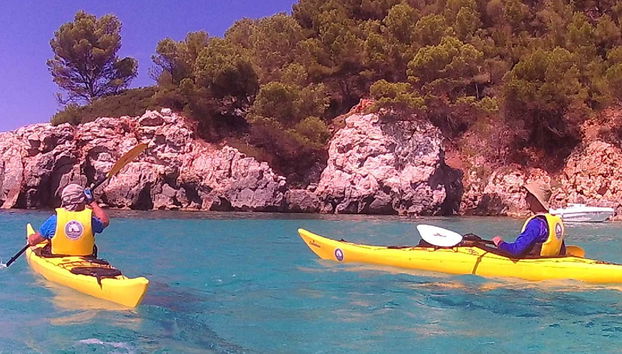 En kayak por las aguas de Menorca