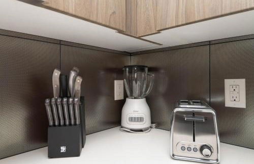 Lovely 3BR Apt With Balcony And Rooftop Pool Plus Views - Foto 30