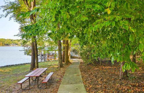 Private Dock and Beach! Lake Norman Cottage Hideaway - Foto 29