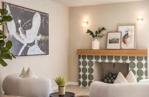 @ Marbella Lane - Vibrant & Chic Designer Home - Photo 12