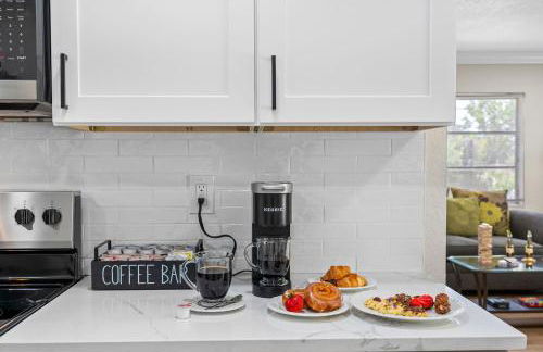 Stunning Tampa Stay Prime Location & Comfort! - Foto 11